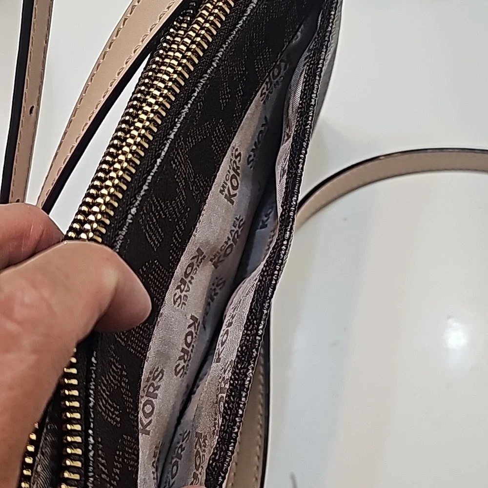 Small mk crossbody Bag - Picture 7 of 11